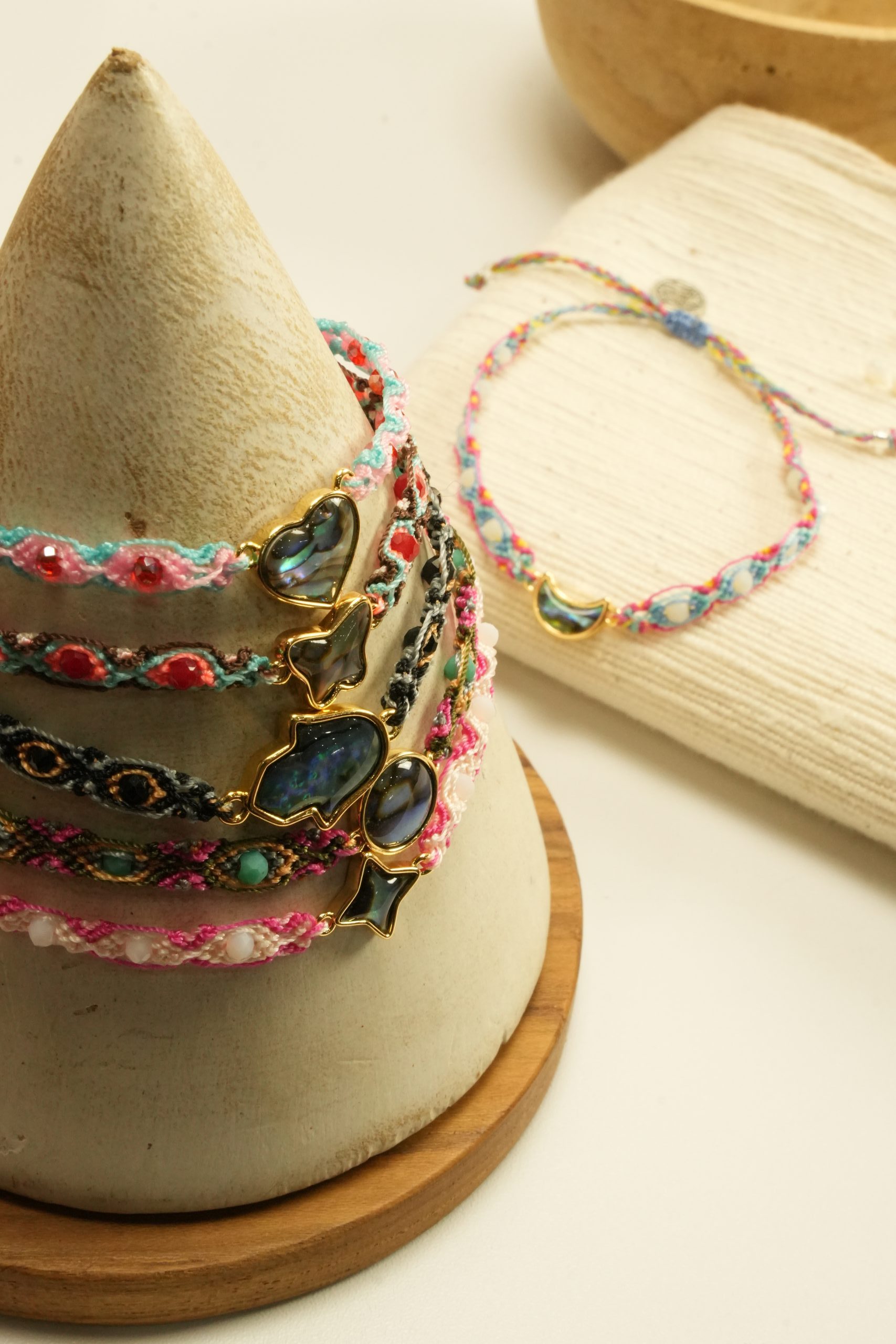 Za Bracelet | Gelang Handmade Makrame with Krytal & Shell Pendant